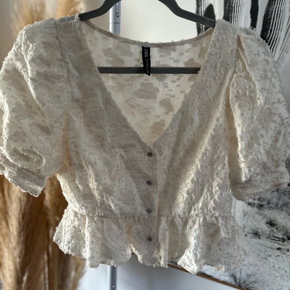 Creamy, textured, button crop top from Zara in size M - Picture 5 of 7